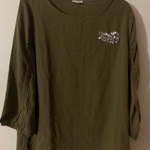 Jennifer & Grace green top Size Large